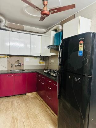 Spacious 2BHK Escape, Park Facing in Posh area Apartment in New Delhi