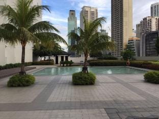 Bed Queen size  1BR in JAZZ Residences Vacation rental in Makati