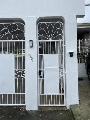 B Elbi House UPLB + Fibr WiFi Weekly PROMO Vacation rental in Calabarzon