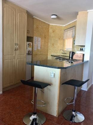 Modern Beach Front Apartment in Bloubergstrand Vacation rental in Cape Town