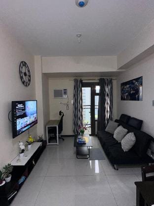 BayFront Suit Near, Airport, PICC Pool, Balcony Vacation rental in Pasay