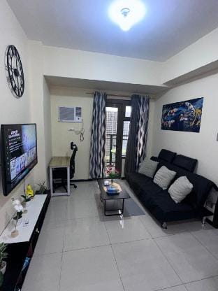 BayFront Suit Near, Airport, PICC Pool, Balcony Vacation rental in Pasay