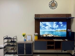 Bayfront Staycation |Balcony, Pool & Pet Friendly Apartment in Pasay