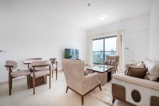 Contemporary 1BHK with Home Feel Vacation rental in Dubai