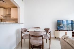 Contemporary 1BHK with Home Feel Vacation rental in Dubai
