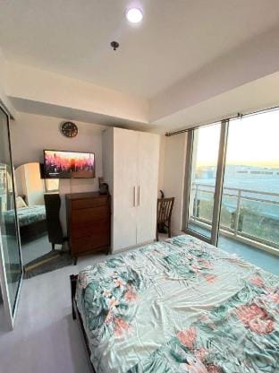 Azure Sunset View  Apartment in Paranaque