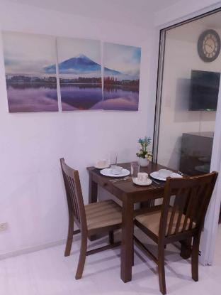 Azure Sunset View  Apartment in Paranaque