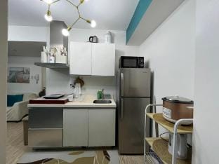 Pool & Beach View! 2BR Sleeps 6 + 1 FREE 3ft Below Apartment in Pasay