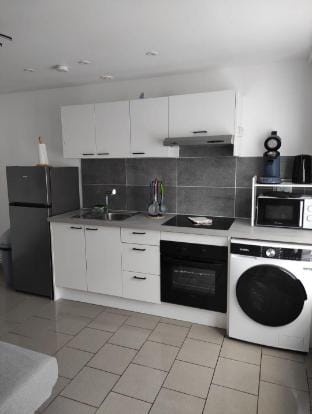 Comfortable studio & wifi smart TV 5 min de Douai Vacation rental in Hauts-de-France