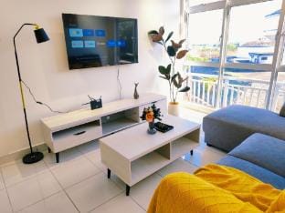 Kulai Apt 3R7P near IOI/Jpo/AEON/Senai airport 65 Apartment in Johor