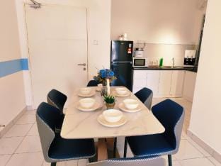Kulai Apt 3R7P near IOI/Jpo/AEON/Senai airport 65 Apartment in Johor