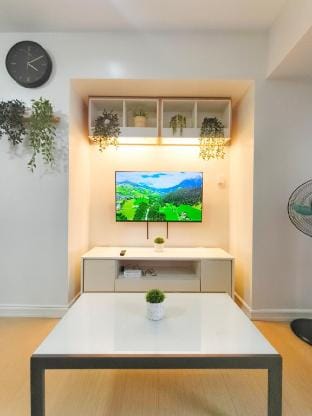 Avida Towers Cebu 2215 T2 IT Park 1BR Unit 4K TV Apartment in Lapu-Lapu City