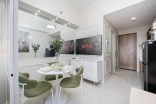 Chic Studio with Balcony & City View Near Airport Apartment in Lapu-Lapu City