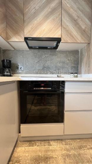 Fully Equipped 2BR Apartment with Balcony Vacation rental in Side