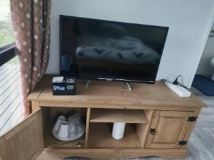 one double bed and one double sofa bed Chalet Apartment in Auckland