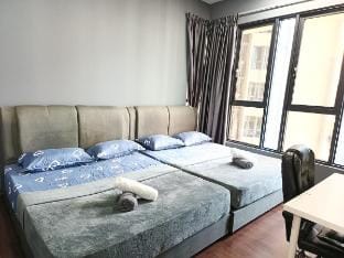 Apt 1-11pax/BKT Jalil/Pool+Gym/7min LRT/YSW Homes Vacation rental in Federal Territory of Kuala Lumpur