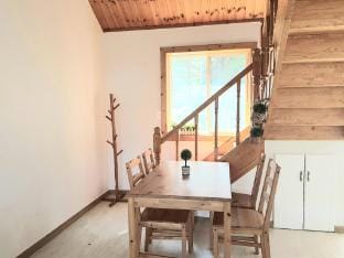 Fun Vineyard 가평 포도밭 댕댕이 펜션 (4호실), 일반객실 (반려동물 가능) Vacation rental in Gyeonggi-do