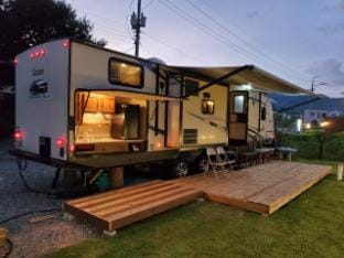 Fun Vineyard 가평 포도밭 댕댕이 펜션 (카라반 객실), 반려동물 불가능 Vacation rental in Gyeonggi-do