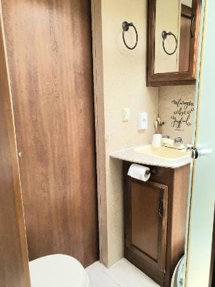 Fun Vineyard 가평 포도밭 댕댕이 펜션 (카라반 객실), 반려동물 불가능 Vacation rental in Gyeonggi-do