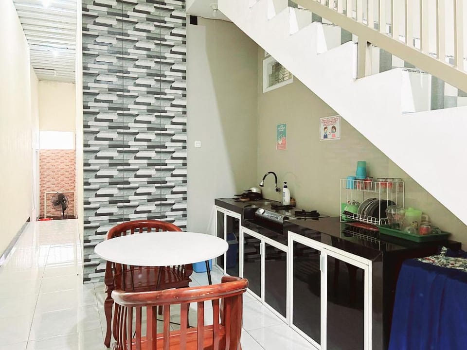 Lancar Homestay Syariah near BNS Mitra RedDoorz Hotel in Batu