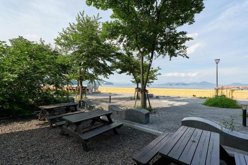 Geoje Beach House Pension Bed and Breakfast in South Korea