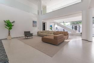 TML-R1 Luxury Villa 6 Bedrooms 8 Bathrooms  Villa in Pattaya City