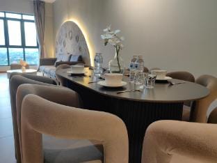 Near Airport|Sunset|High Floor|FreeParking|2BR5Pax Apartment in Kota Kinabalu
