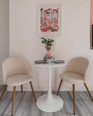 Nestio | Earl's Court Designer Studios Apartment in City of Westminster