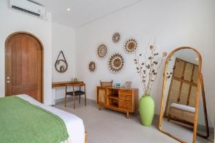 FerrenoV- Private Pool Paradise | Elegant 2BRVilla Villa in North Kuta