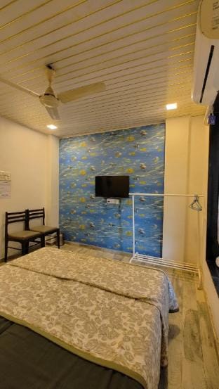Bandra west Entire 2 bhk a/c apartment wifi Vacation rental in Mumbai