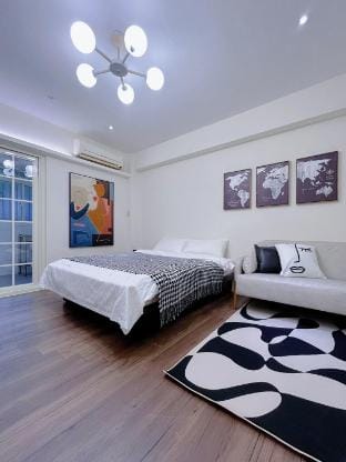 Zhongshan North Road《善導寺捷運1號出口｜雙人房》104[僅限境外旅客入住] Vacation rental in Taipei City