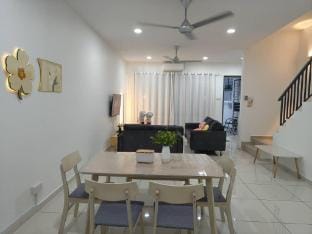 Four Leaf Clover Residence @ Crest Mount Austin JB Vacation rental in Johor Bahru