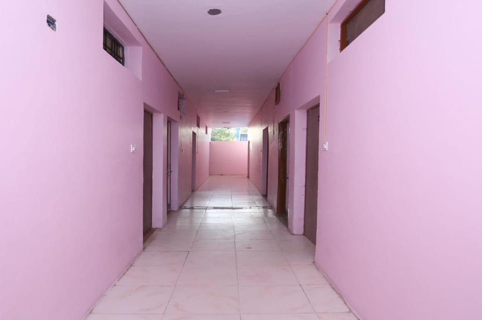 Hotel O by OYO White House Hotel in India