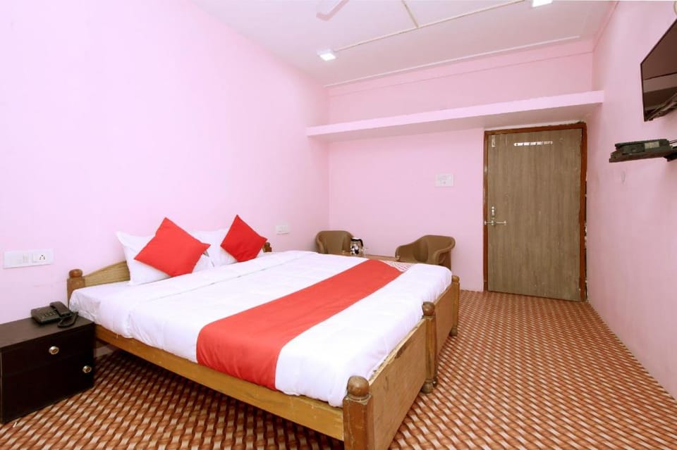 Hotel O by OYO White House Hotel in India