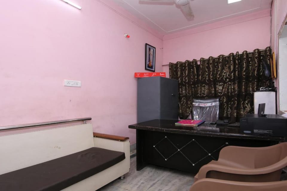 Hotel O by OYO White House Hotel in India