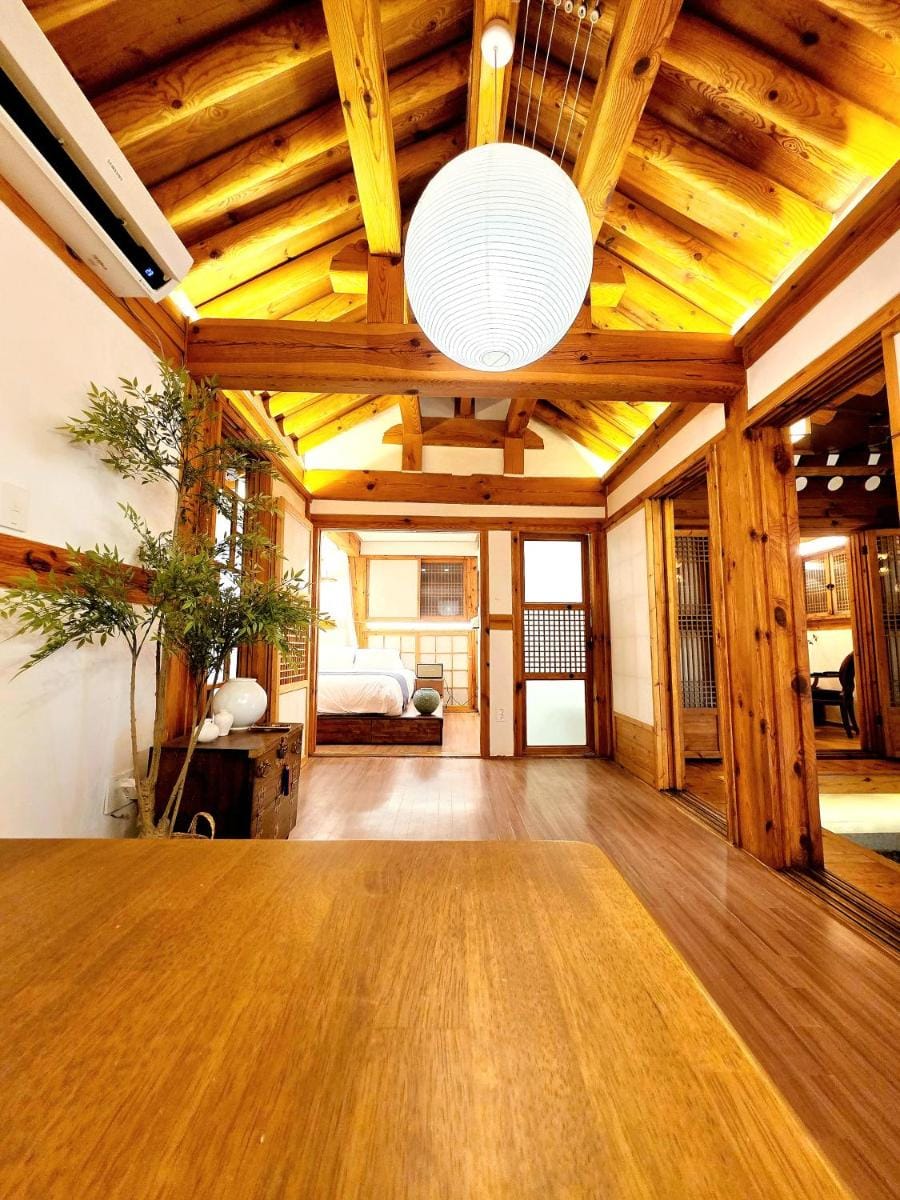 경복궁역 도보4분#전통한옥#광화문,명동,인사동#호텔식침구 Vacation rental in Seoul