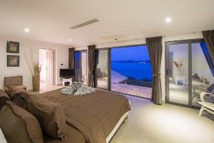 Beachfront 3BR Pool Villa • Stunning Seaview V231 Villa in Ko Samui