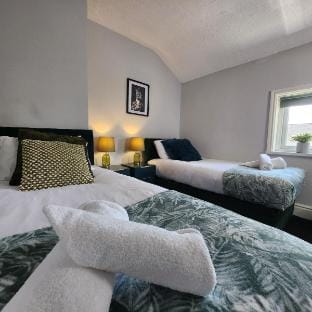 2BR Home w/ Smart TV, Parking near Utilita Arena Vacation rental in Birmingham