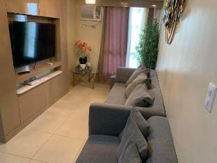 Avida Riala T2 2807 Comfy 2-BR. Internet/Netflix Apartment in Lapu-Lapu City