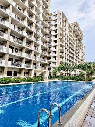 Your Safe Haven - Calathea Place - Lavender Bldg Apartment in Las Pinas
