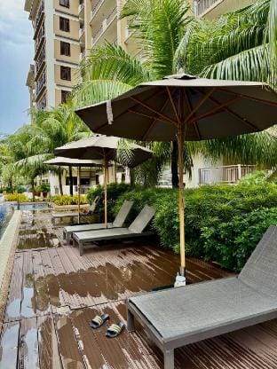 Your Safe Haven - Calathea Place - Lavender Bldg Apartment in Las Pinas