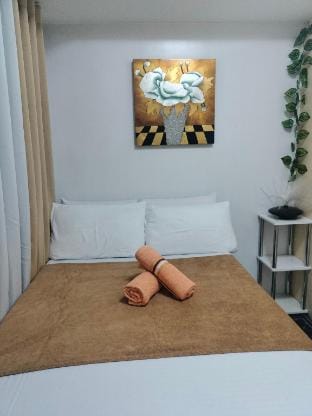 Cozy Quezon City Condo with Private Pool  Elevator Access Apartment in Quezon City