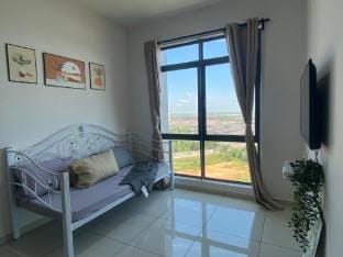 Sunset Lakeview Junior Suite Netflix Pool Gym Wifi Apartment in Selangor, Malaysia