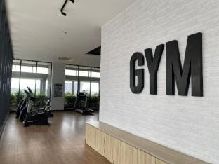 Sunset Lakeview Junior Suite Netflix Pool Gym Wifi Apartment in Selangor, Malaysia