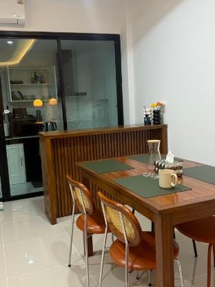 BAAN DD (ทาวน์เฮาส์ 3ห้องนอน 3ห้องน้ำ) Vacation rental in Kathu