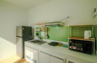 Paradise Escape • Heart of Thong Sala • 4K SmartTV Vacation rental in Ko Pha-ngan Sub-district