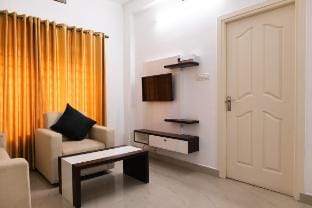 Stay Above by Alchemy Homes A01, Edappally -2BHK Vacation rental in Kochi