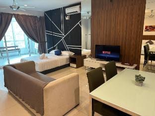 Mansion One Seaview Studio/ 1~4pax/ Gurney Vacation rental in George Town