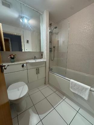 Two Bedroom Canary Wharf Apartment Apartment in London