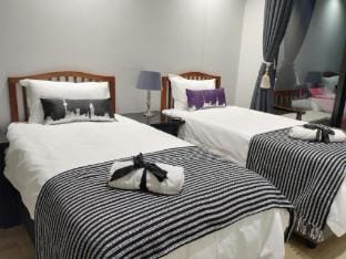 Ellipse Luxury Ground Floor Sunset Retreat Apartment in Sandton